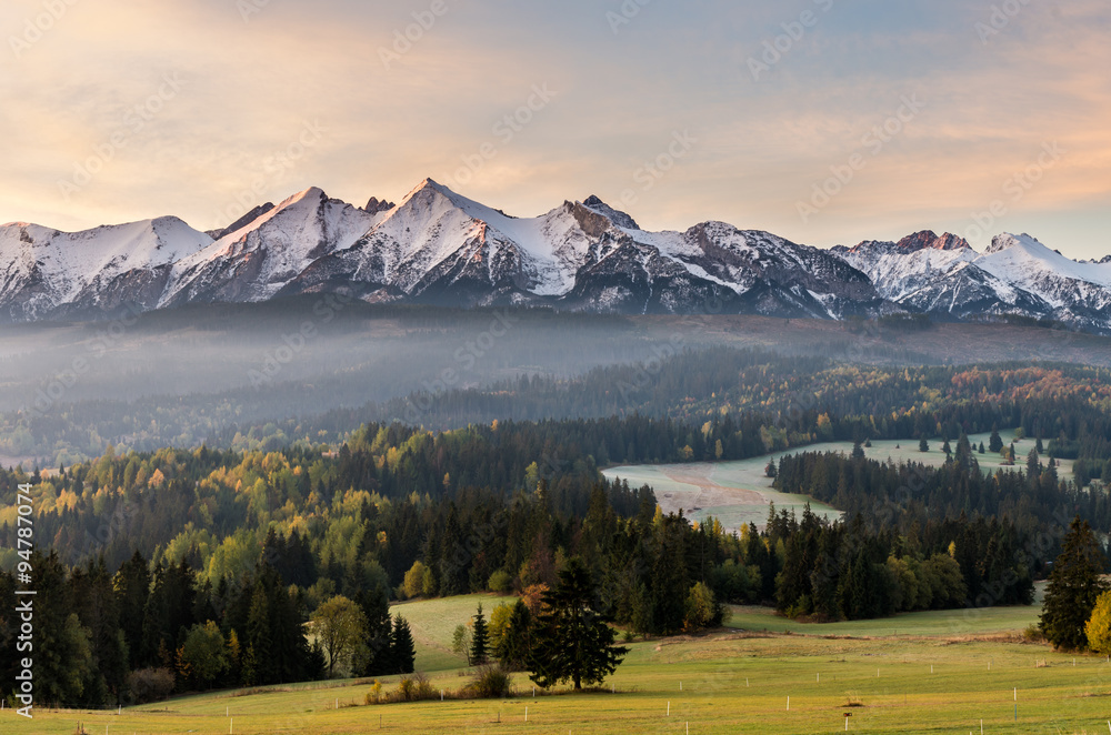 Obraz premium Morning panorama of Tatra Mountains in autumn, Poland