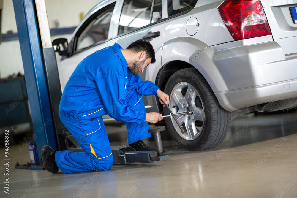 Mechanic change tyre Mechanic change tyre