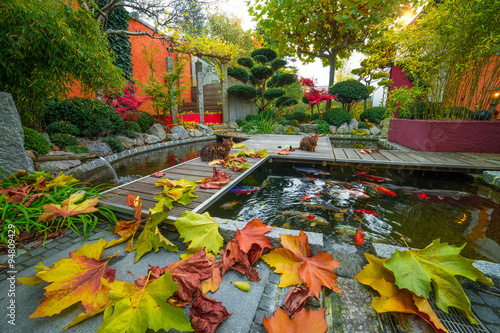 Privatgarten im Herbst