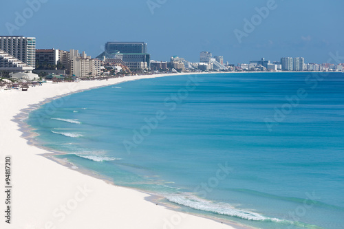 Caribbean sea beach with turquoise water and white sand. Seaside © photopixel