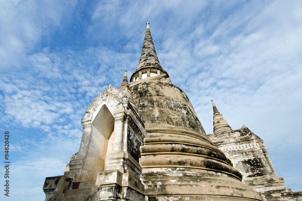 Fototapeta premium Old buddha pagoda temple with cloudy white sky in Ayuthaya Thailand