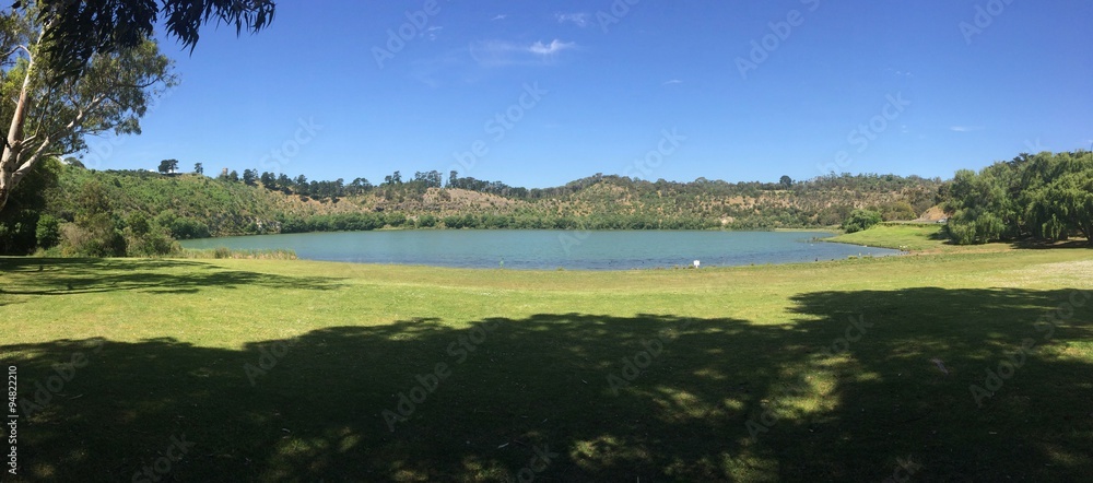 Naklejka premium Valley Lake