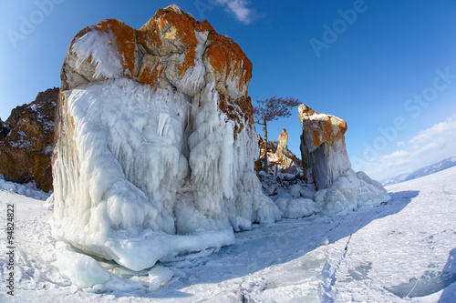 Εκτύπωση καμβά Rocks covered by lichens on winter Baikail lake