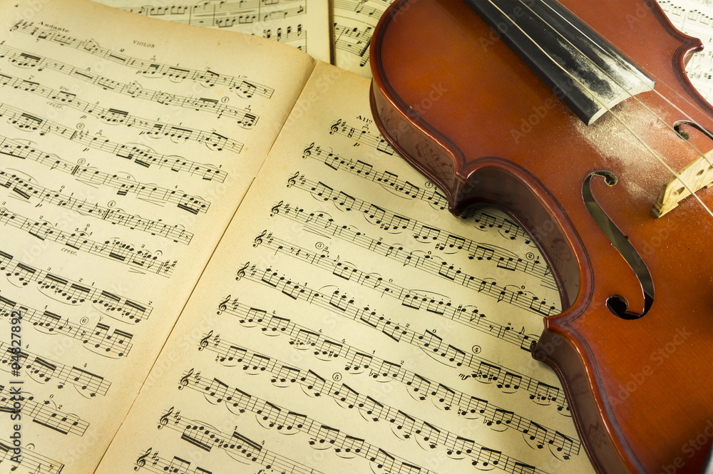 Fototapeta premium Violin and Sheet Music