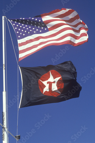 Valokuva American Flag and Texaco Flag