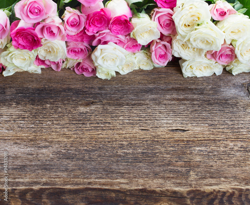 Fototapeta Naklejka Na Ścianę i Meble -  pink and white  roses 
