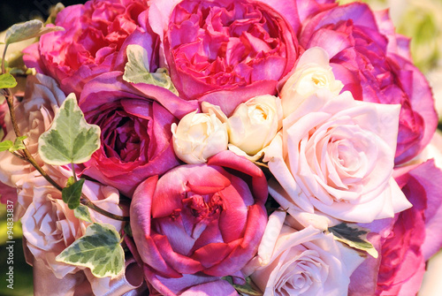 ブライダルイメージ,とてもロマンチックで優美なバラの花びら