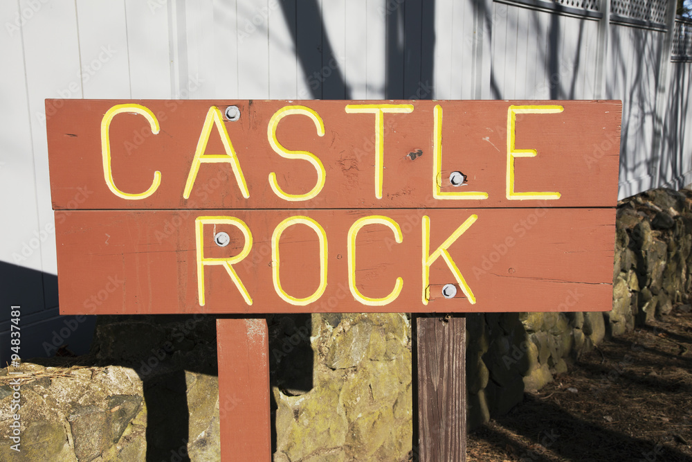 Obraz premium Sign to Castle Rock, scenic Marblehead, Massachusetts, USA, 03.16.2014