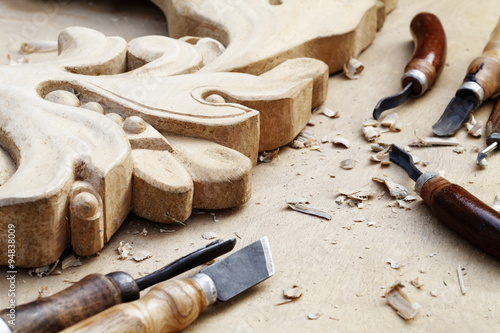 Konstfotografi wood carvings, tools and processes work closeup