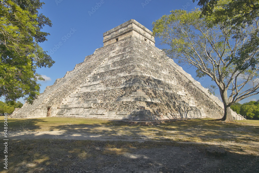 The Mayan Pyramid of Kukulkan (also known as El Castillo) and ruins at Chichen Itza, Yucatan Peninsula, Mexico