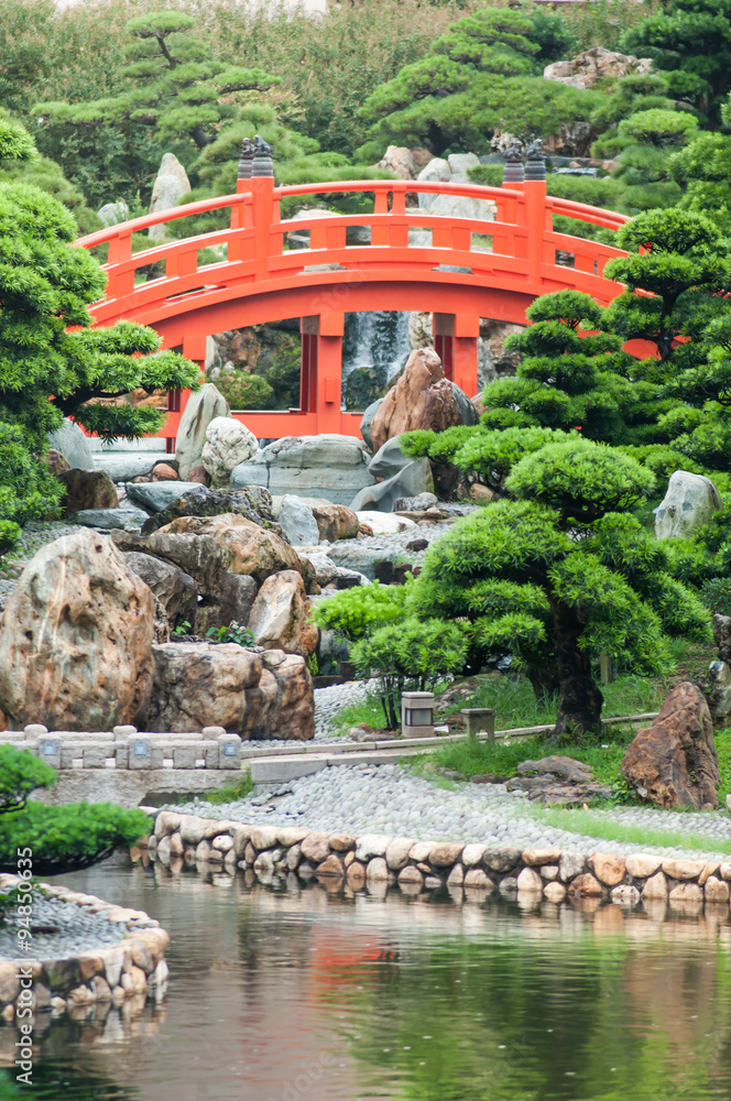 Naklejka premium The Red Bridge in Nan Lian Garden.