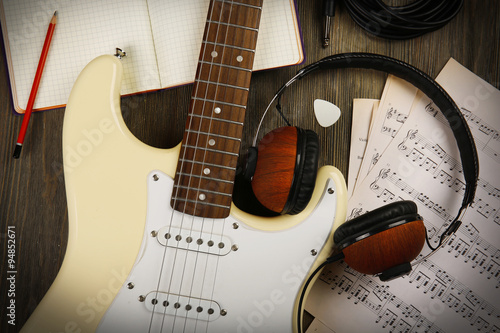 Electric guitar with headph...