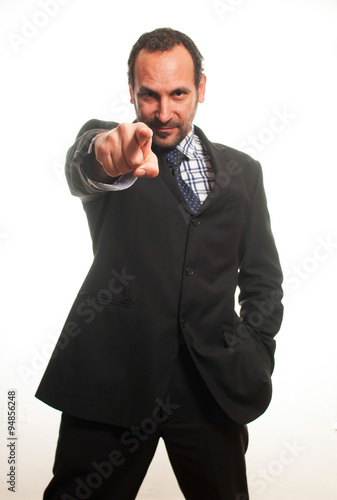 avvocato puntanto il dito in segno di sfida