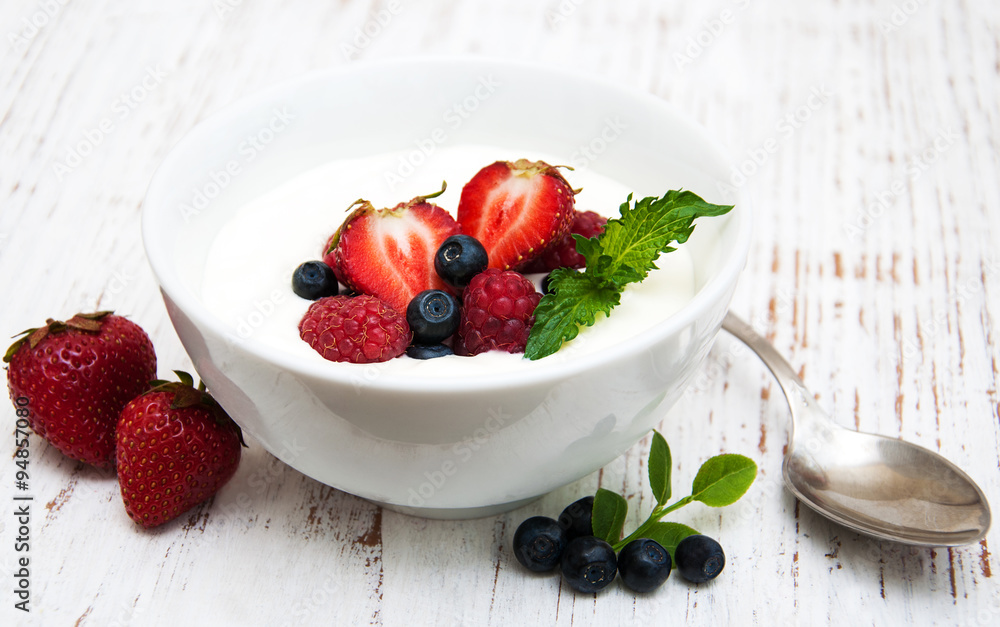 Yogurt with fresh berries Yogurt with fresh berries