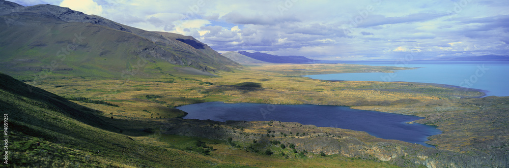 Panoramic view of Argentina's largest lake, Lago Argentino in Parque Nacional Las Glaciares, near El Calafate, Patagonia, Argentina Panoramic view of Argentina's largest lake, Lago Argentino in Parque Nacional Las Glaciares, near El Calafate, Patagonia, Argentina