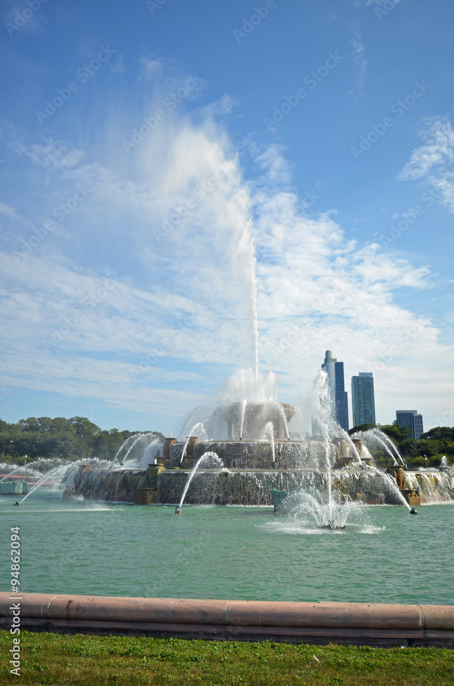 Fototapeta premium Buckingham Fountain display in Chicago