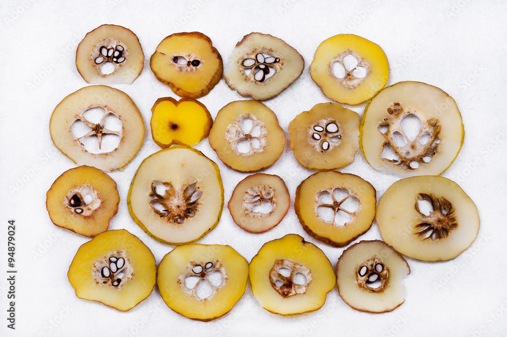 Obraz premium Japanese quince slices of different maturity on white background. ..