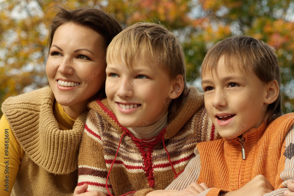 Fototapeta premium Family relax in autumn park
