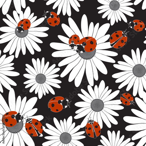 Seamless pattern with the flowers of chamomile and ladybirds.