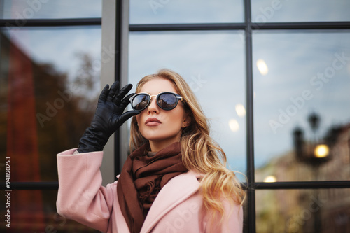 Принти на полотні Fashion photo of beautiful young  woman with sunglasses