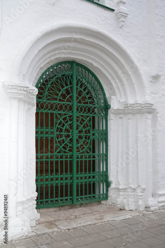 Old church doors, Montreal, Canada © bakerjarvis