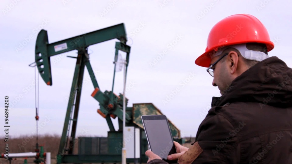 Pump oil jack worker