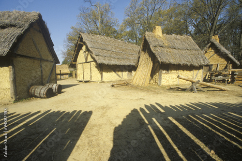 Fotografiet Exterior of buildings in historic Jamestown, Virginia, site of the first English