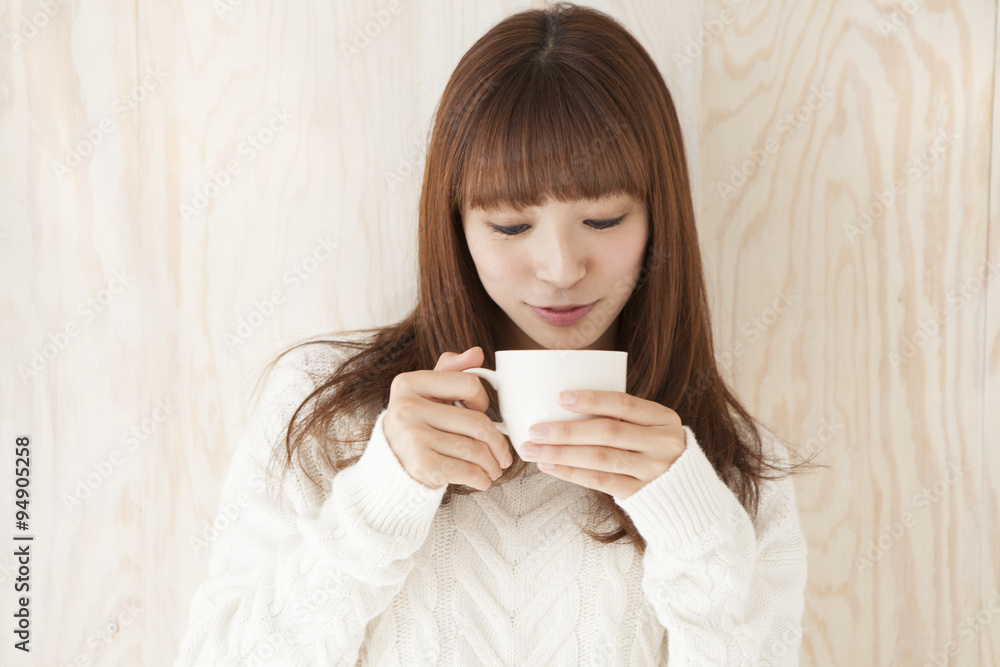 Young women are drinking hot drinks Young women are drinking hot drinks