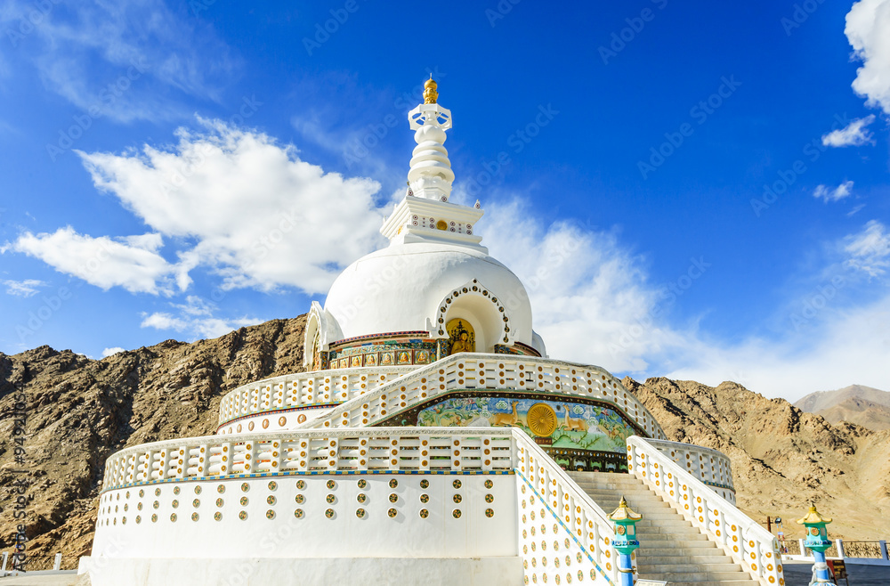 Shanti Stupa ภาพถ่ายสต็อก Adobe Stock