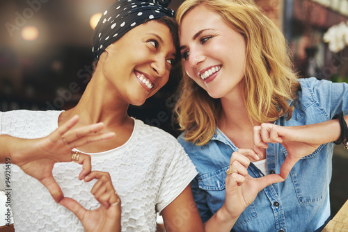 Black and white women, best friends