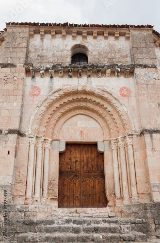 Portada de la iglesia de la Vera Cruz  Segovia  Castilla y Le  n  Espa  a