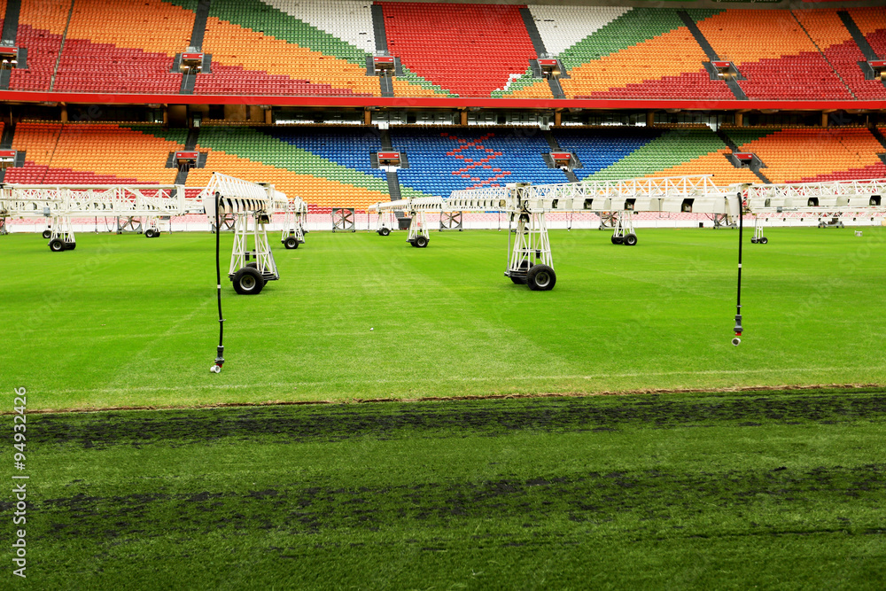 Obraz premium Napraw boiska piłkarskie, stadion piłkarski bez widzów