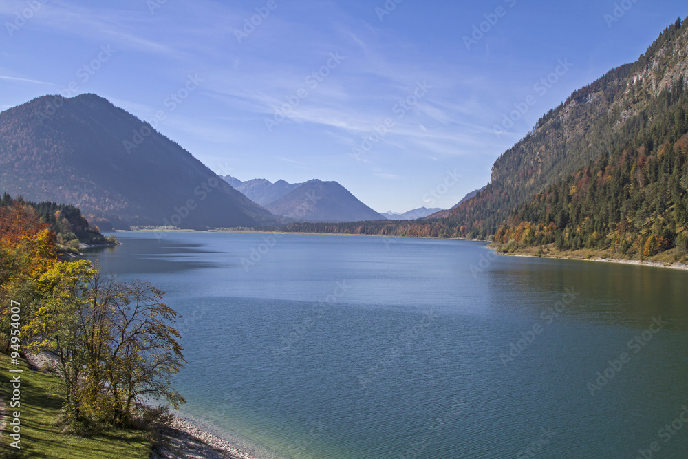 Sylvensteinsee im Herbst