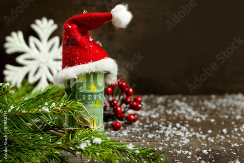 Obraz na płótnie Gift money with red ribbon and Santa cap w salonie