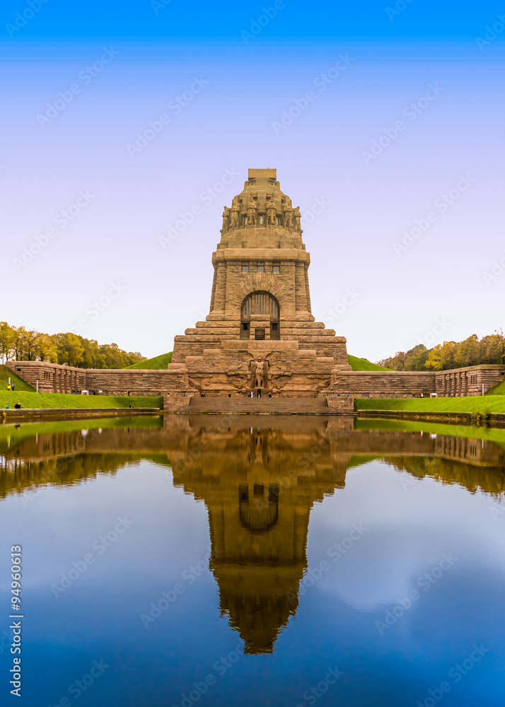 Völkerschlachtdenkmal in Leipzig im Herbst Völkerschlachtdenkmal in Leipzig im Herbst