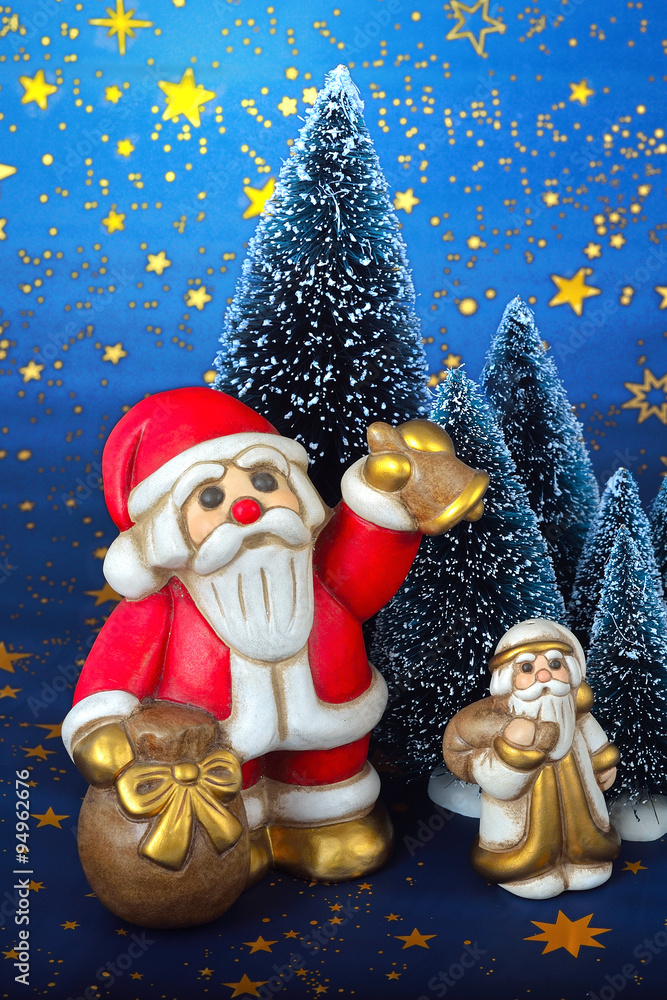 Babbo Natale porta i regali e suona la campana Babbo Natale porta i regali e suona la campana