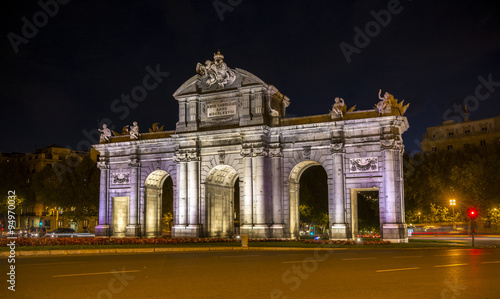 Puerta de Alcalá en la noche