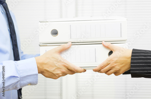 Fotografi Manager in public administration gives work to employee