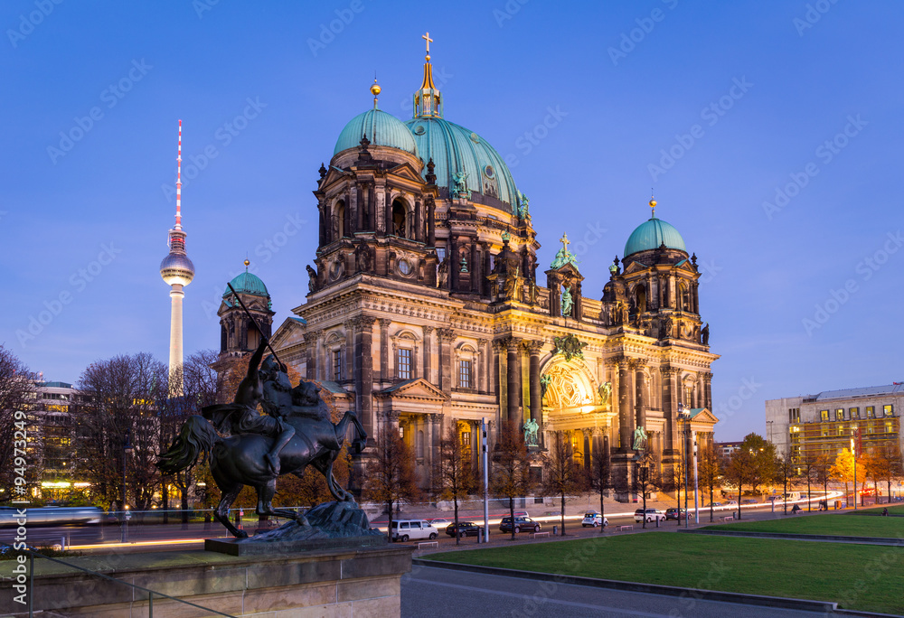 Naklejka premium Berlin Cathedral with TV tower in the background at night