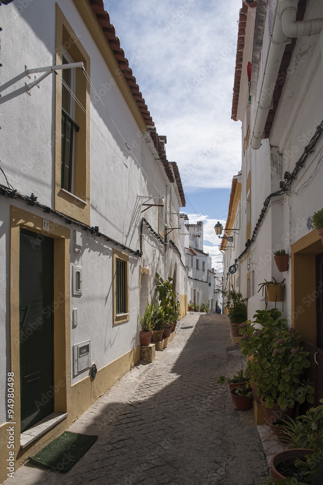Paseando por las calles de la ciudad de Elvas, Portugal