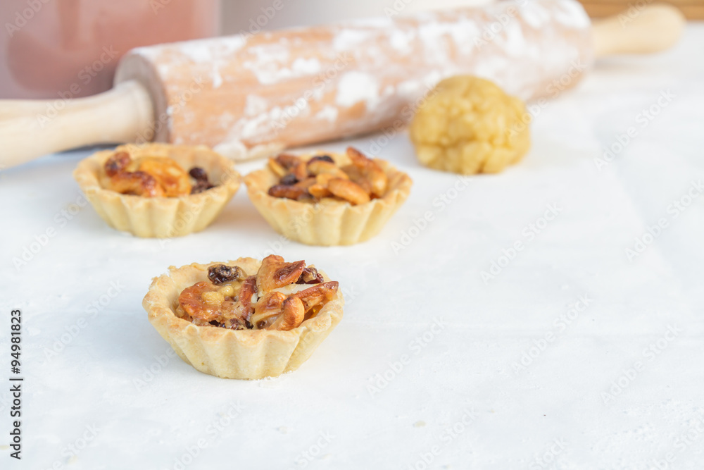 Tart cashew and raisin Tart cashew and raisin