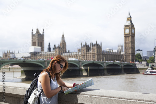 Canvas Print Tourist is looking to map in London