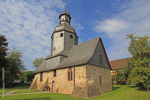Kirchvers: Romanische Kirche (13. Jh., Hessen)