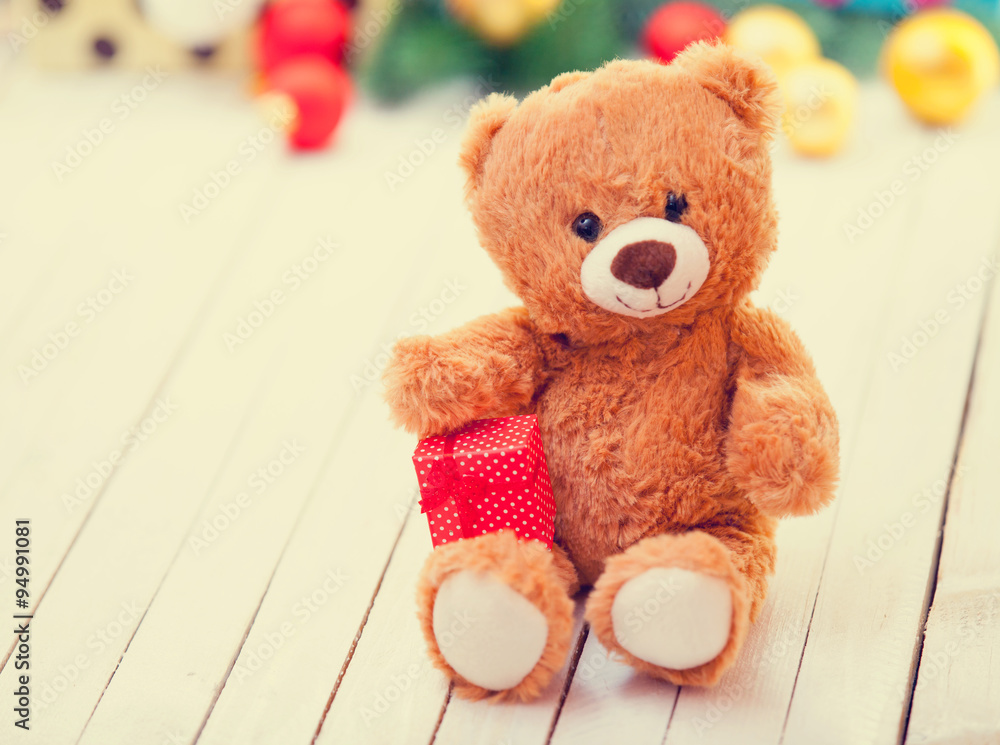 Obraz premium Teddy bear with present
