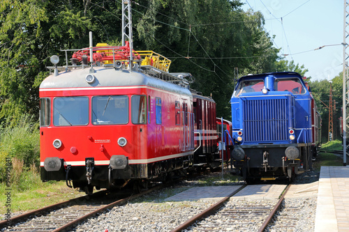 Turmtriebwagen und Diesellokomotive