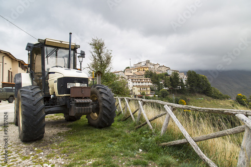 Tractor, farm, italy, europe