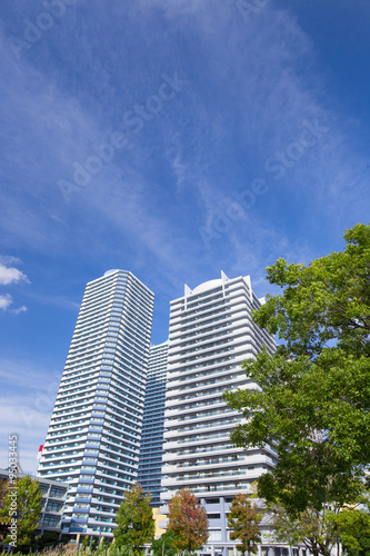 横浜駅周辺の高層ビルとマンション © Yoshinori Okada