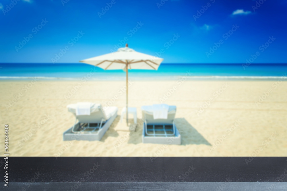 Obraz premium Empty top of natural stone table and view of tropical beach