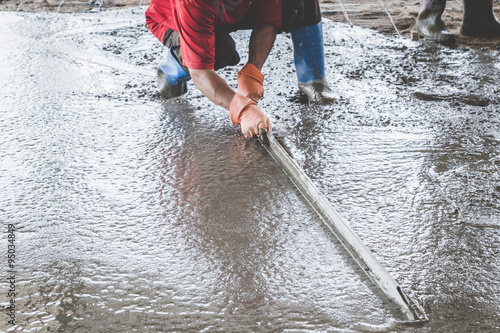 Mason building a screed coat cement