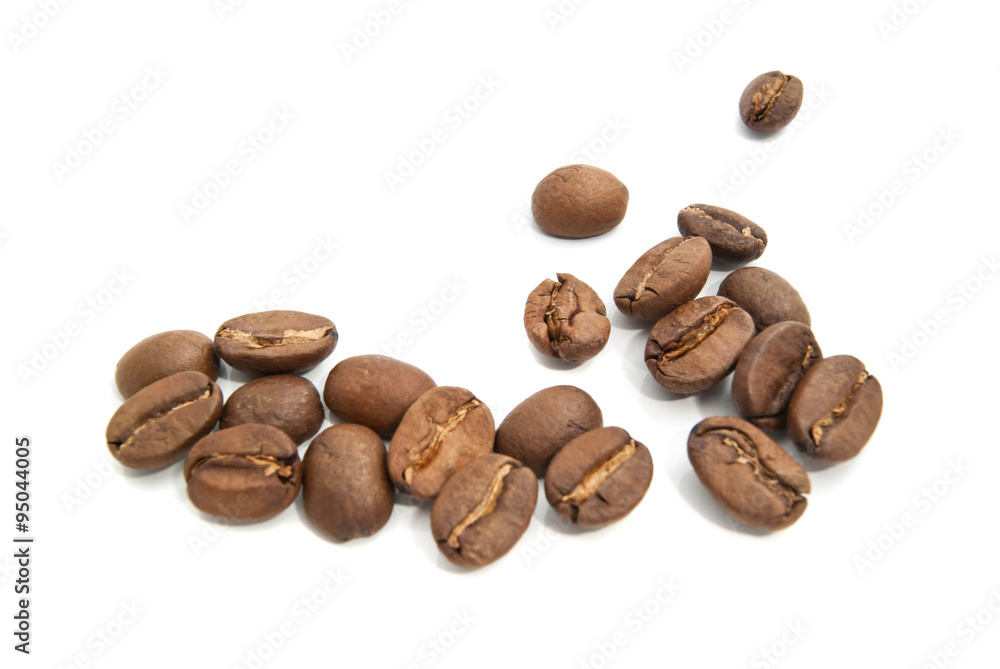 Naklejka premium flavored roasted coffee beans on white